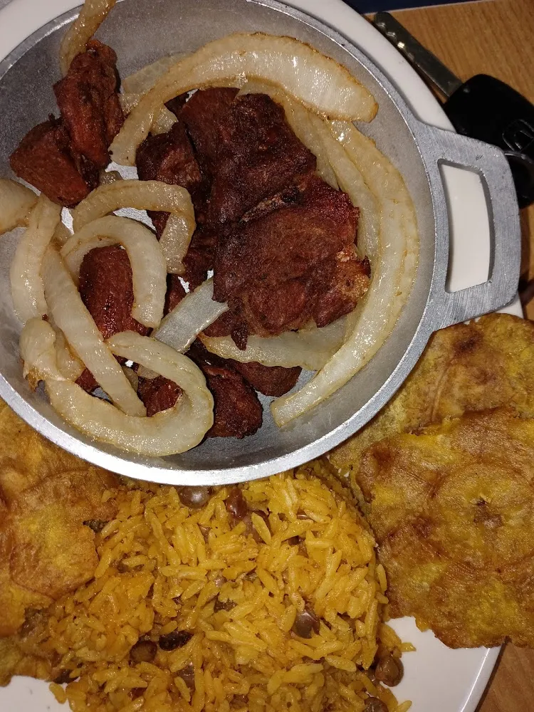 Arroz Carne Frita Y Tostones