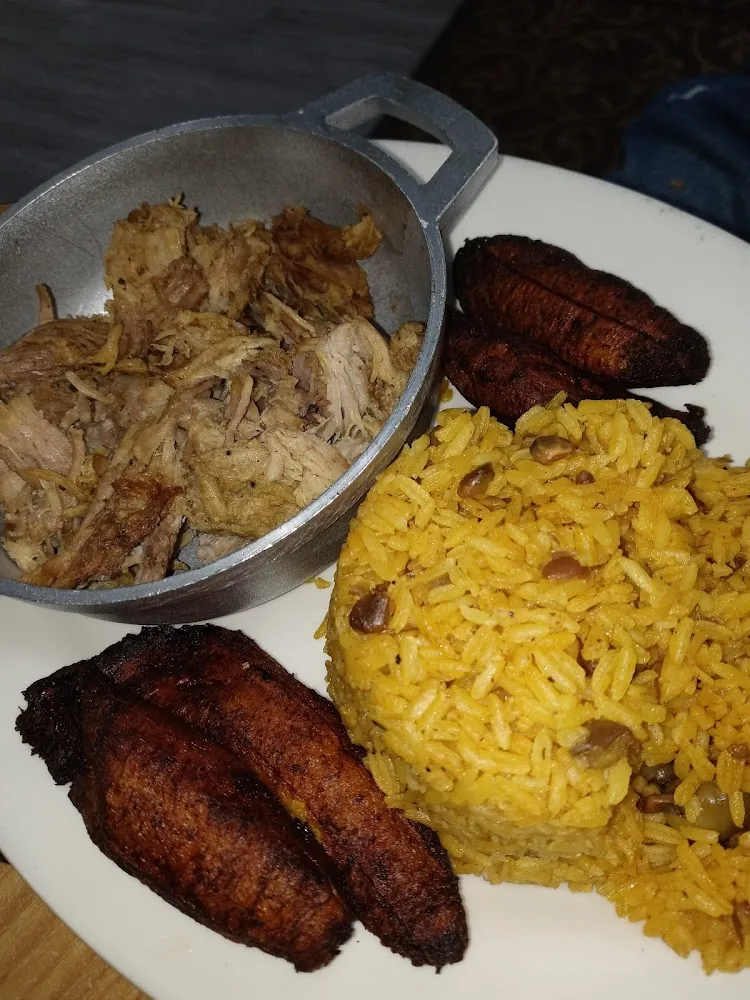 Mofongo Y Arroz Junto Con Habichuelas