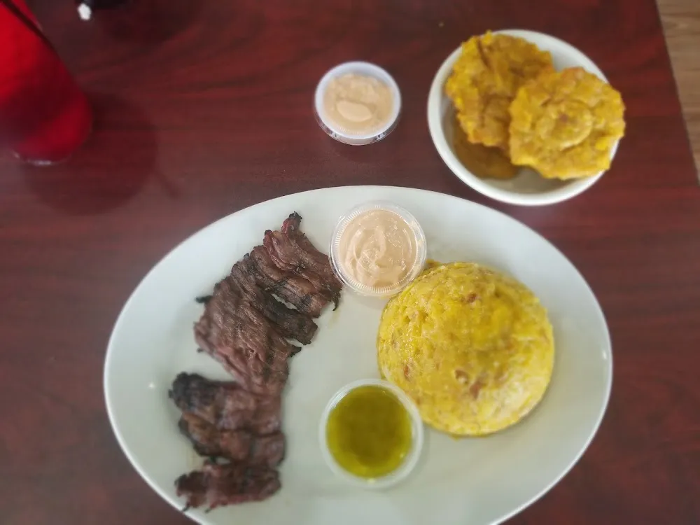 Trifongo Con Churrasco Y Tostones